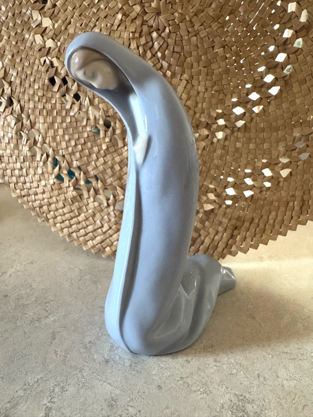 Lladro Madonna Nativity Figurine Kneeling Virgin Mary 4534 no box Blue